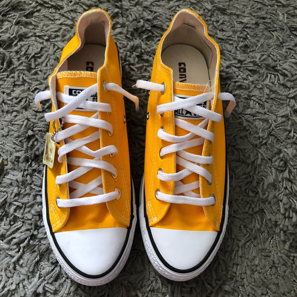 Never worn - Yellow Converse All Star Low Top